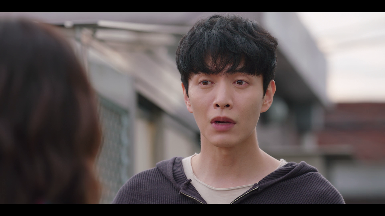 vlcsnap-2023-08-12-19h23m03s744