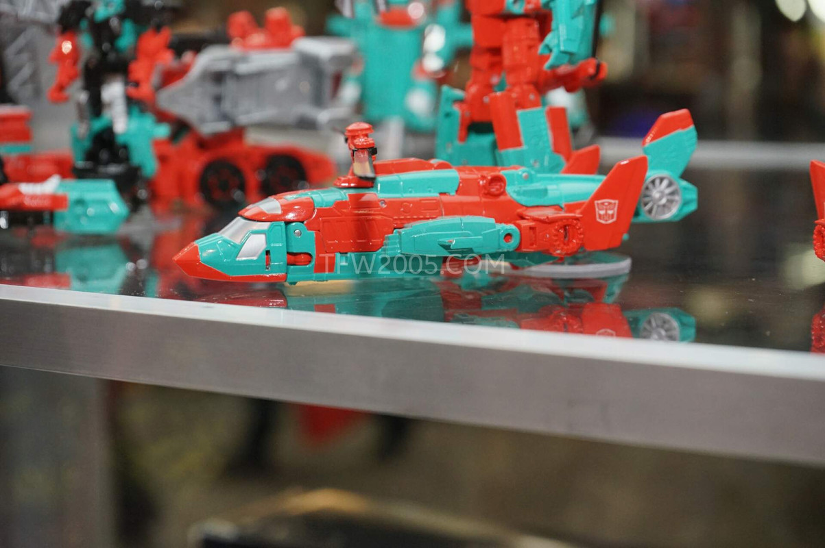 SDCC2015-Hasbro-Case-Transformers-Combiner-Wars-