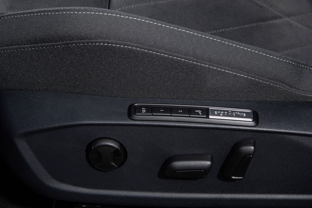 DB2019AU01990_overfull