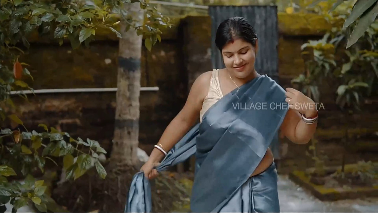 Chubby aunty sexy dance in grey saree.mkv_snapshot_00.00.383