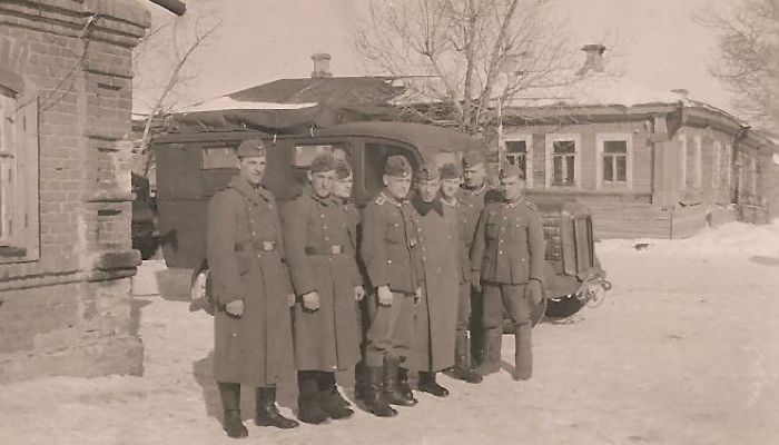 Grupo de soldados de la Kranken Kraftwagen Zug 27, 17ª División Panzer Grupo de soldados de la Kranken Kraftwagen Zug 27, 17ª División Panzer