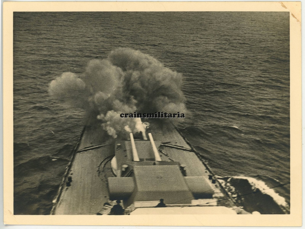 Orig. Foto schwere Kreuzer Prinz Eugen m. Geschütz beim Feuern - Schiff Ostsee