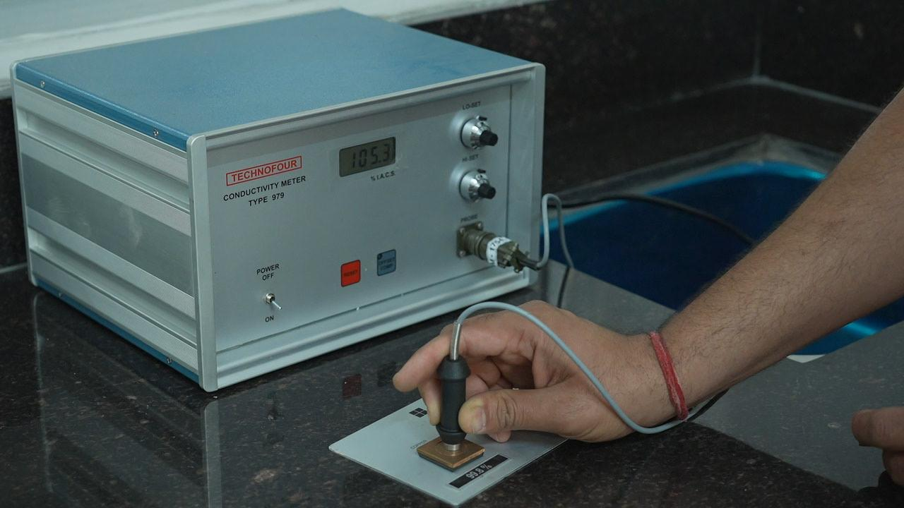 Electrical conductivity meter