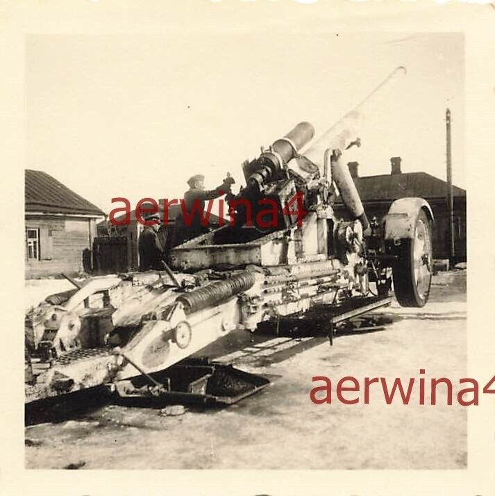 Richtschütze am 21cm Mörser 18 in Feuerstellung Orel Russland Ostfront