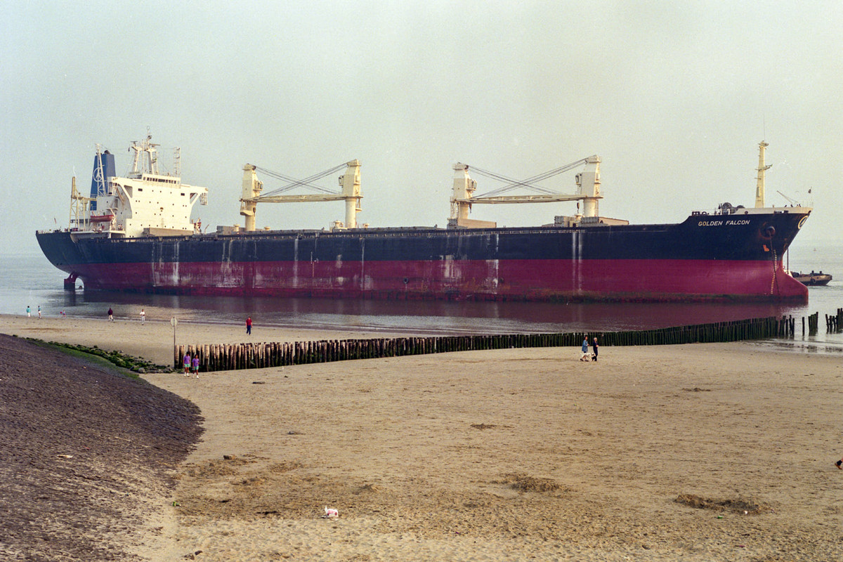 GOLDEN FALCON @ Vlissingen gestrand 27.07.1991 (3)