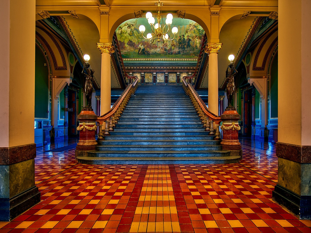 blue-stairs-des-moines-1731557-1280.jpg
