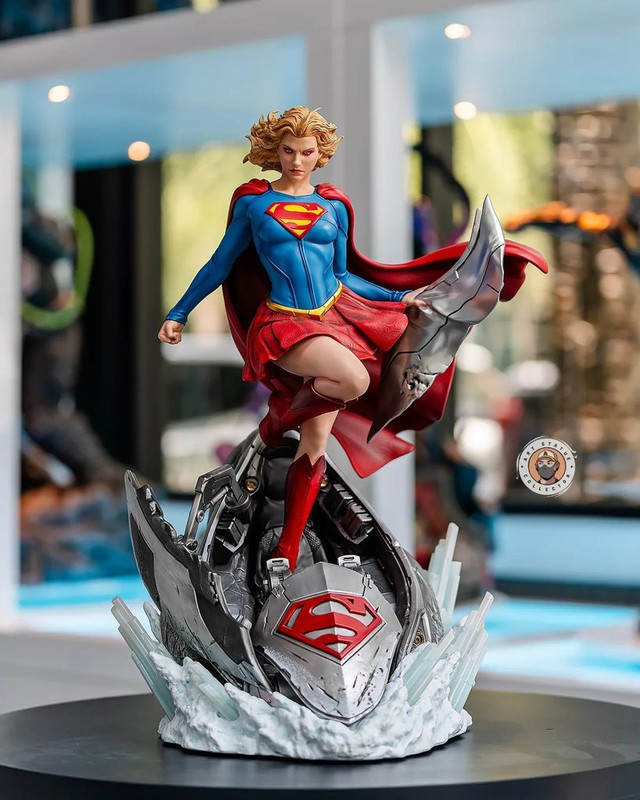 Premium Collectibles : Supergirl 1/4 Statue 1