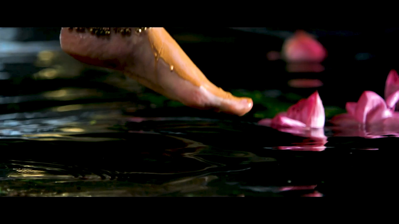 Ponnar Shankar 2011 Hot Song 4k.mp4_snapshot_00.37_[2020.12.12_00.08.26]