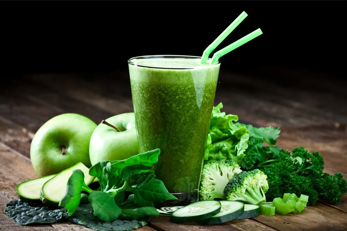 ¿Qué tan saludable es tomar jugo verde todos los días? Esto dicen los expertos