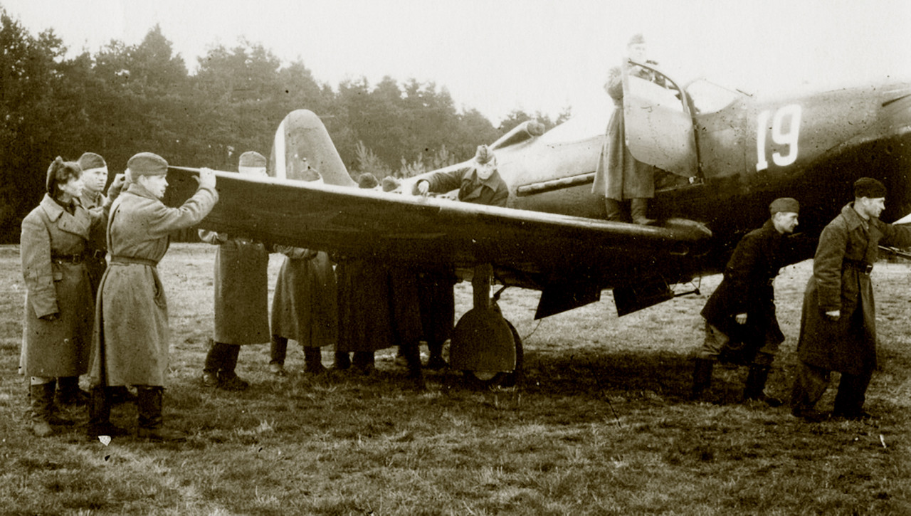 Bell-P-39-Airacobra-101GvIAP-329IAK-White-19-Belorussian-Front-1944-02