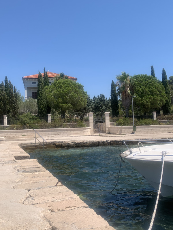 F8C2F6D8-DFAA-4137-9473-646F2560C8F9