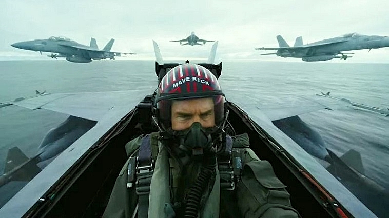 JENNIFER-CONNELY-TOP-GUN-SUPER-HORNET-1-A-FOTOR.jpg