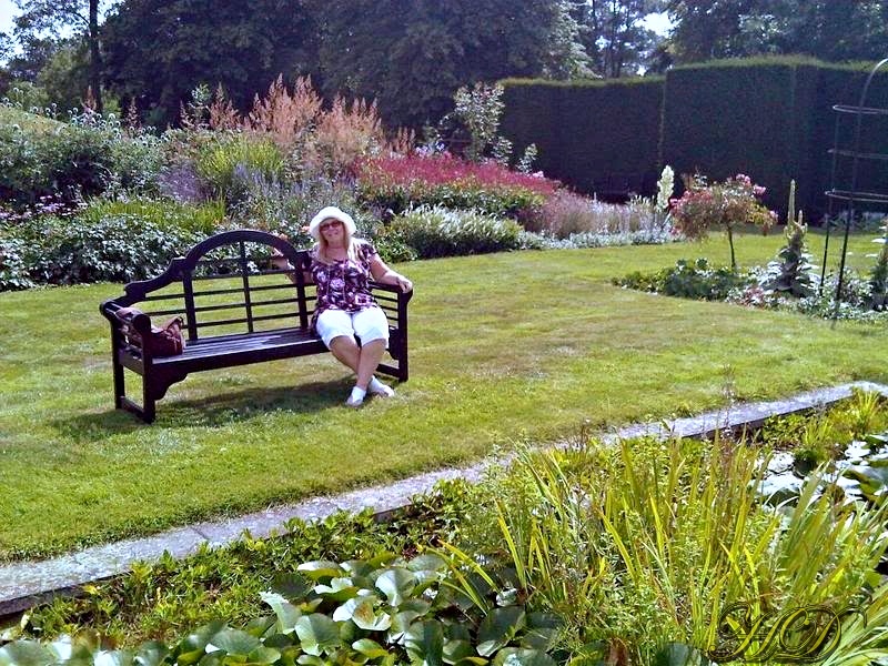 me-at-Knebworth-House-HD.jpg
