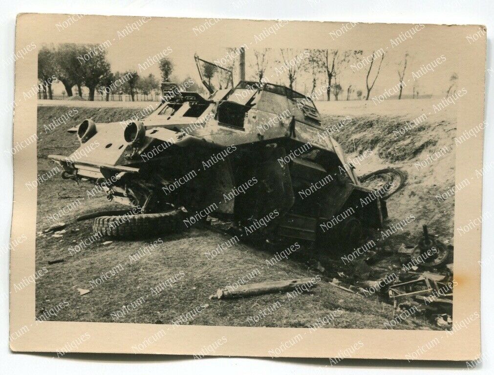 Foto zerfetzer Panzerspähwagen armored car Kriegserinnerungen