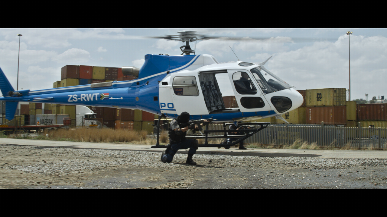 Chappie.2015.2160p.UHD.BDRemux.TrueHD.Atmos.7.1.HYBRID.DoVi-DVT.mkv_000729.784