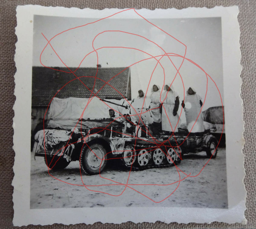 original Foto Halbkette mit Flak weiß getarnt