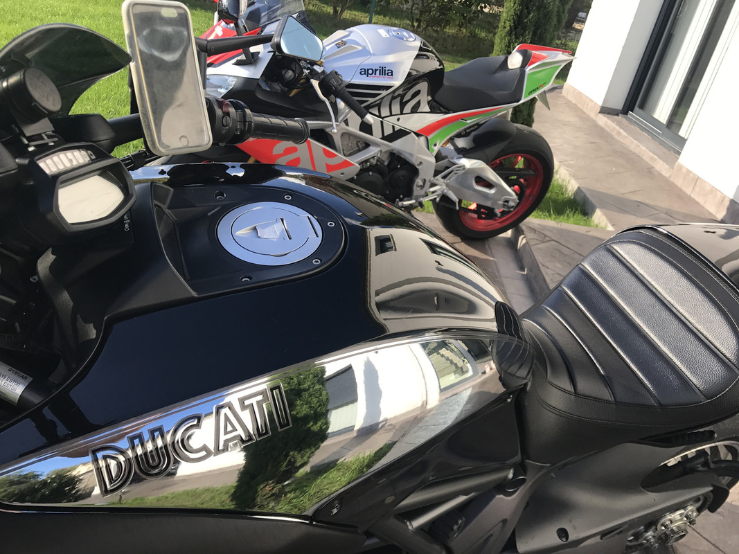 AF448541-9F1F-4C01-B803-30FA8413FF15