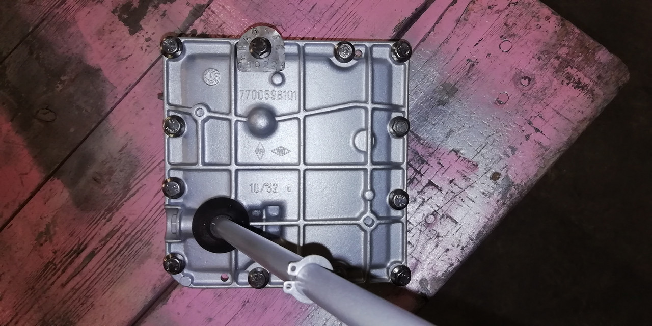 BOITE VITESSES COUVERCLE