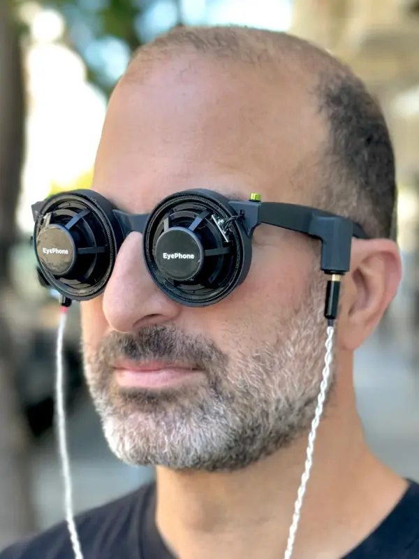 eyephone1.webp