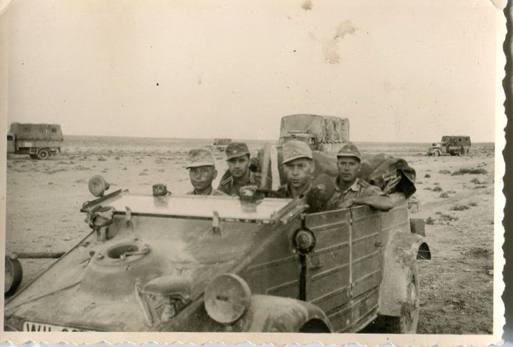 FOTO 2 WK WH Kübelwagen Afrika Wüste Soldaten