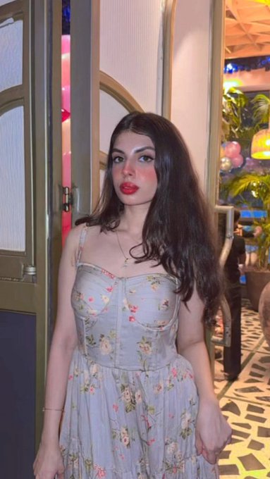 بنت خالته حور بلاعه العير داعسه عليه وعلى شرفه كل يوم يلحس التنزيلات من طيزها Image