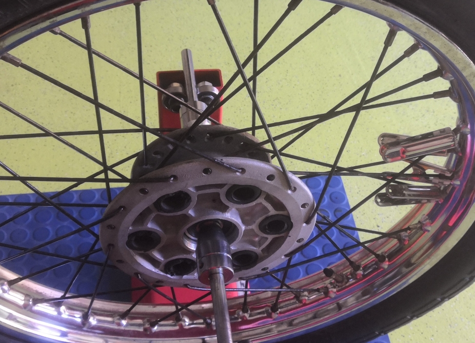 Roue arrière avec pinces à linge