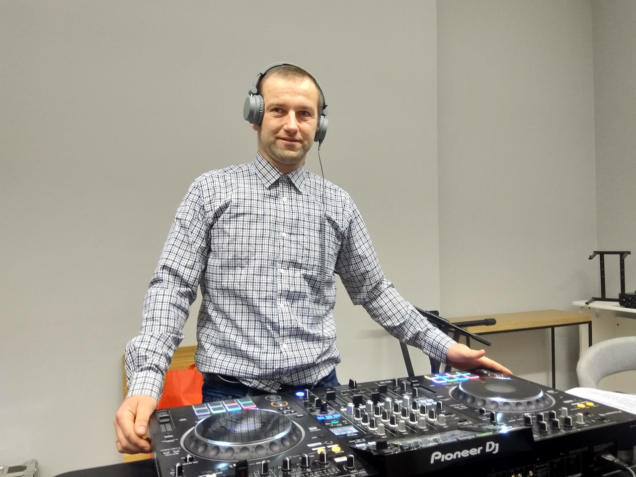  DJKrissB — резидент Trance Is Star Radio