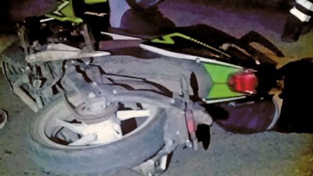 Joven motociclista es asesinado a tiros mientras circulaba por carretera de Morelos