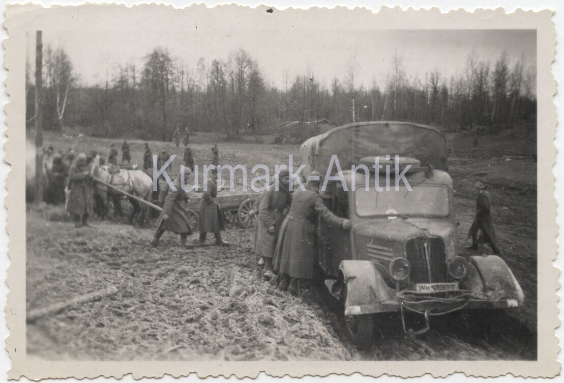 Foto Wehrmacht Schützen Regt. 112 Beute LKW aus Frankreich in Russland