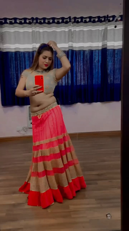 Bhojpuri actress sexy deep big navel in red lahanga.mp4_snapshot_00.29.022