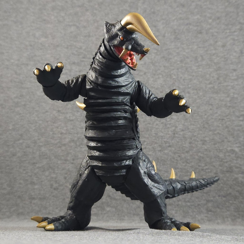 knockoff_S.H.Figuarts_Black-King (6)