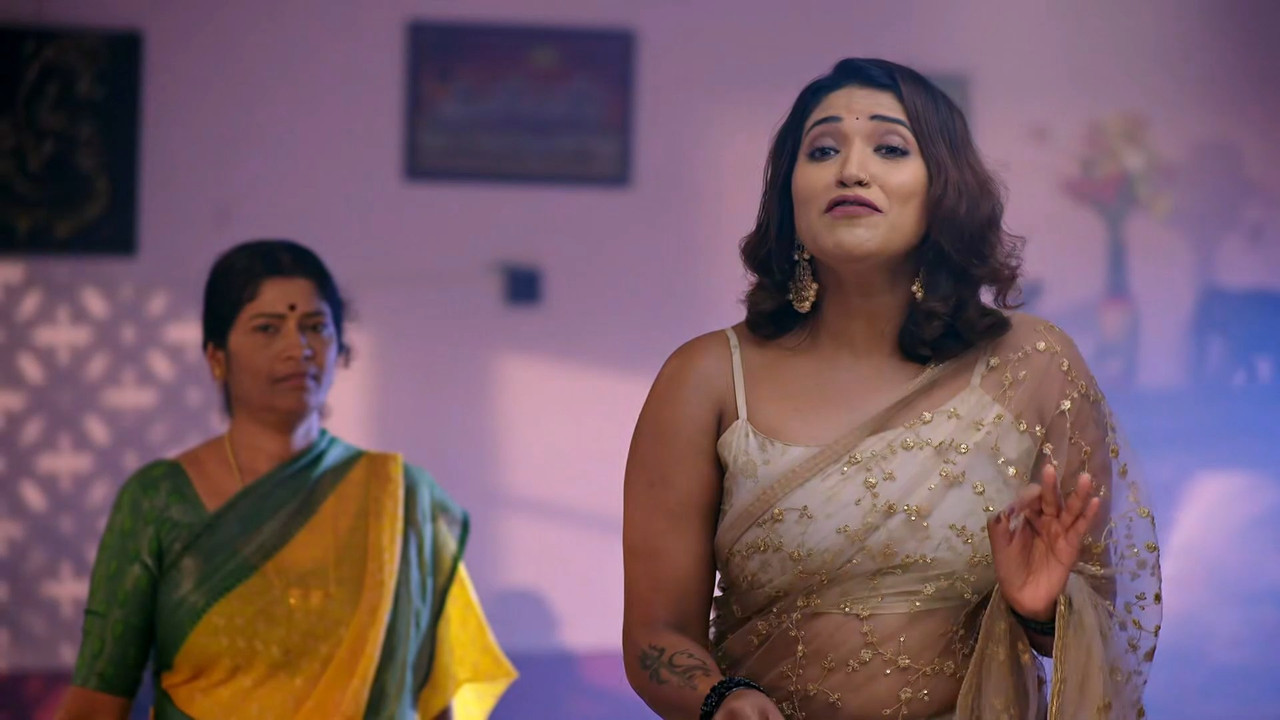 Kannadiga Serial Actress Hot & Sexy Appearance in Golden Saree Goes Viral