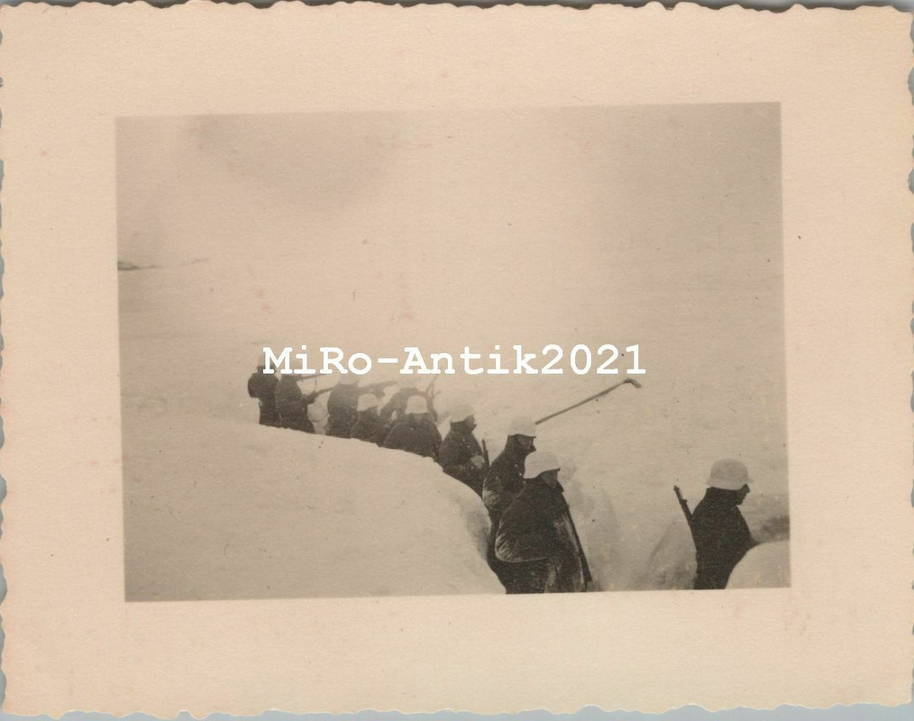 3 x Foto, Wk2, Soldaten mit Schneetarnhelm warten im Schützengraben1