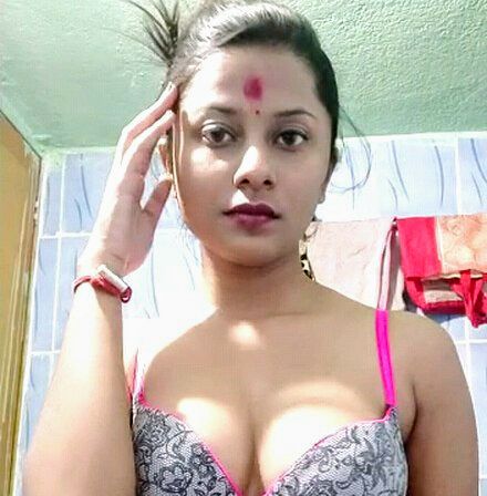 indian girl flashing her boob to boyfriend bathroom nude