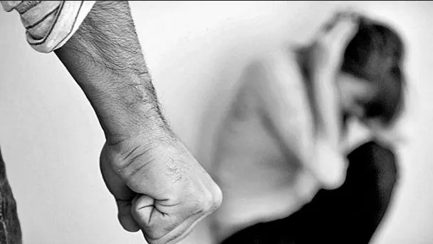 Vecinos hacen justicia por su propia mano, tunden a sujeto que golpeaba a una mujer