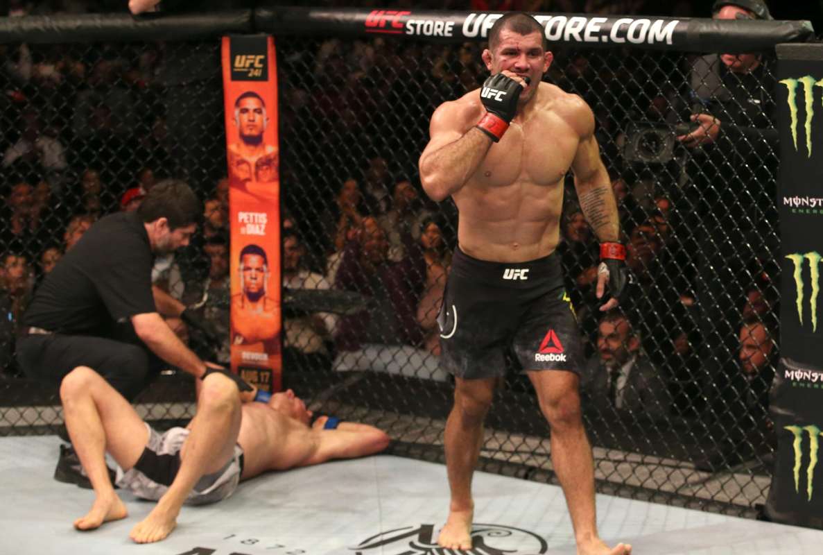 Травма в ребрата извади Родолфо Виейра от битка в UFC