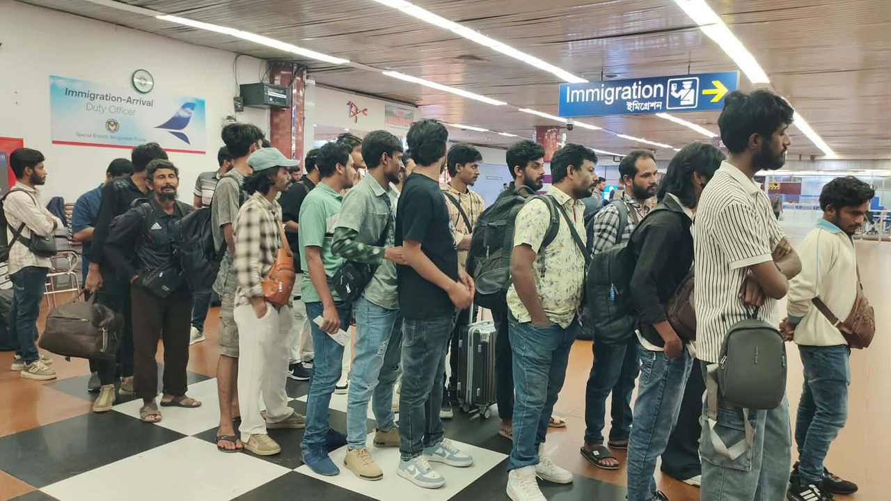 কম্বোডিয়ায় স্ক্যাম সেন্টারে দুর্ভোগ ও আটক থাকার পর দেশে ফিরলেন ৩০ বাংলাদেশি