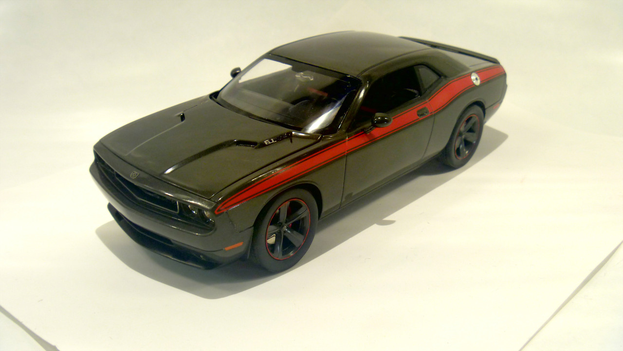 Revell 2009 Dodge Challenger P1040760