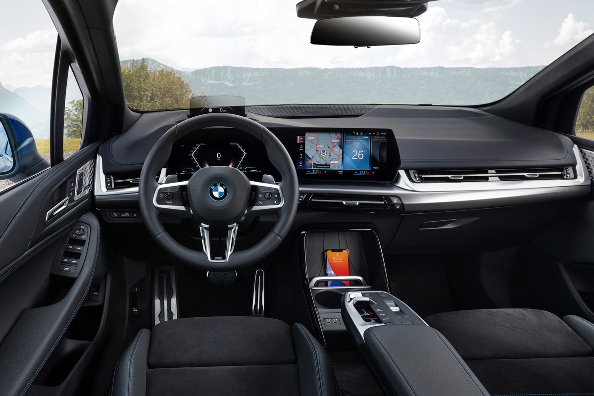 2022-BMW-2er-Active-Tourer-U06-M-Sport-Interieur-02