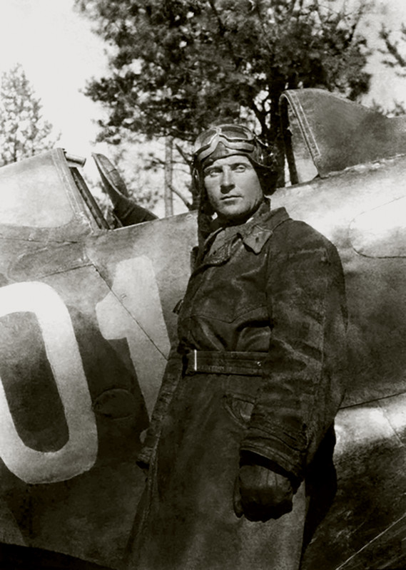 Mikoyan-Gurevich-MiG-3-124IAP-Silver-01-with-Alexander-G-Pronin-at-Vysoko-Mazovetsk-1941-01