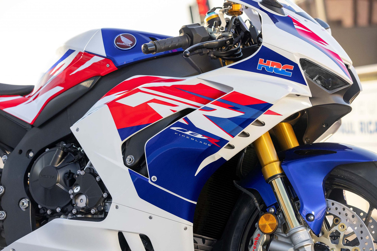 Спортбайк Honda CBR1000RR-R Fireblade SP 30th Anniversary 2022