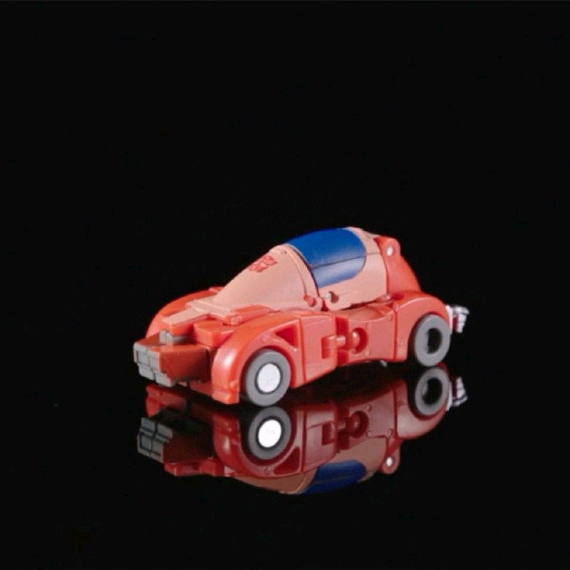 Transformers-Studio-Series-86-Core-Wheelie-09