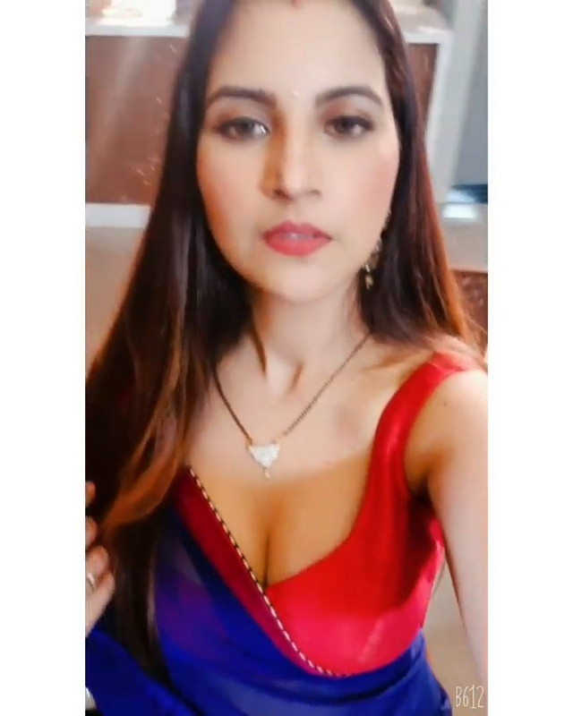 jolly big boobs and  cleavage in blue saree.mp4_snapshot_00.01.433