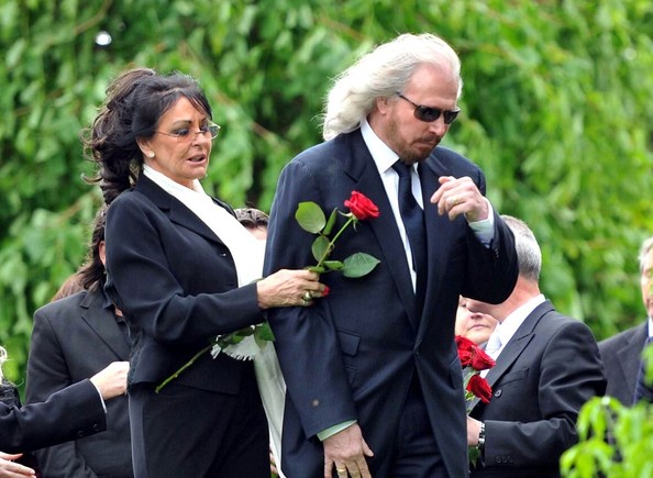 Barry Gibb mit schöner, Ehefrau Linda Gray 