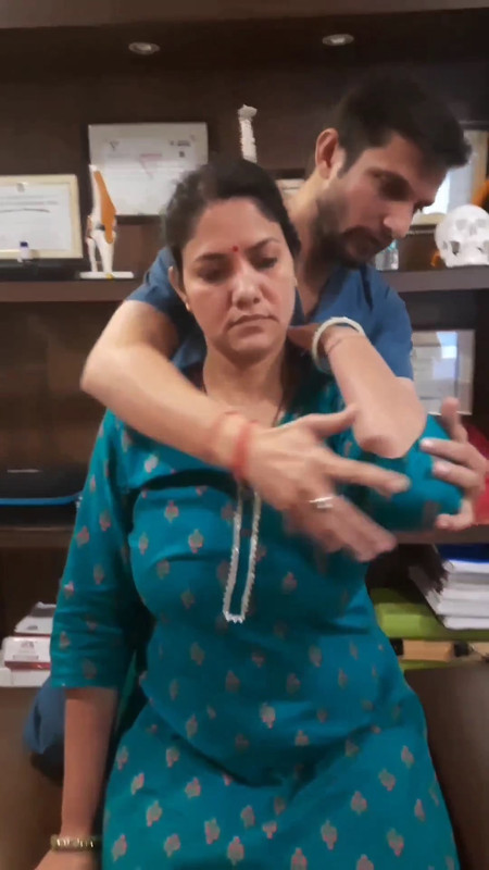 desi aunty hige boobs in tight green churidhar.mp4_snapshot_00.00.521