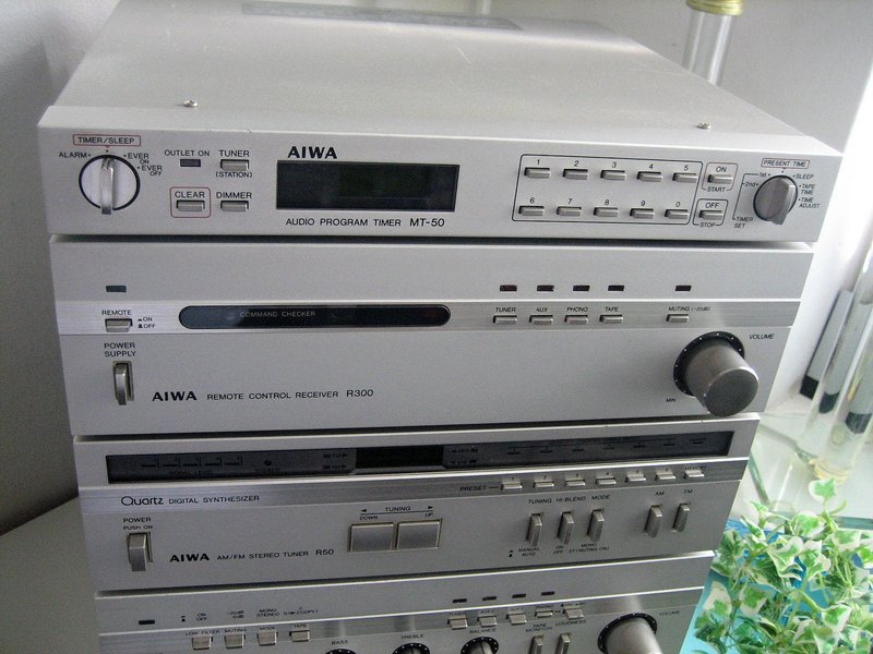 [Bild: Aiwa-Midi-Anlage-Serie-50-002.jpg]