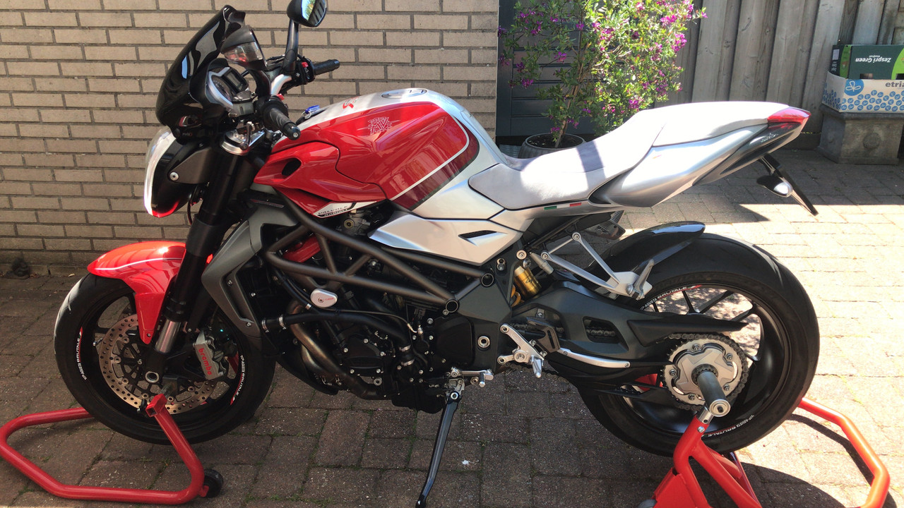 A8F56764-D97C-499B-9496-86254F009B40