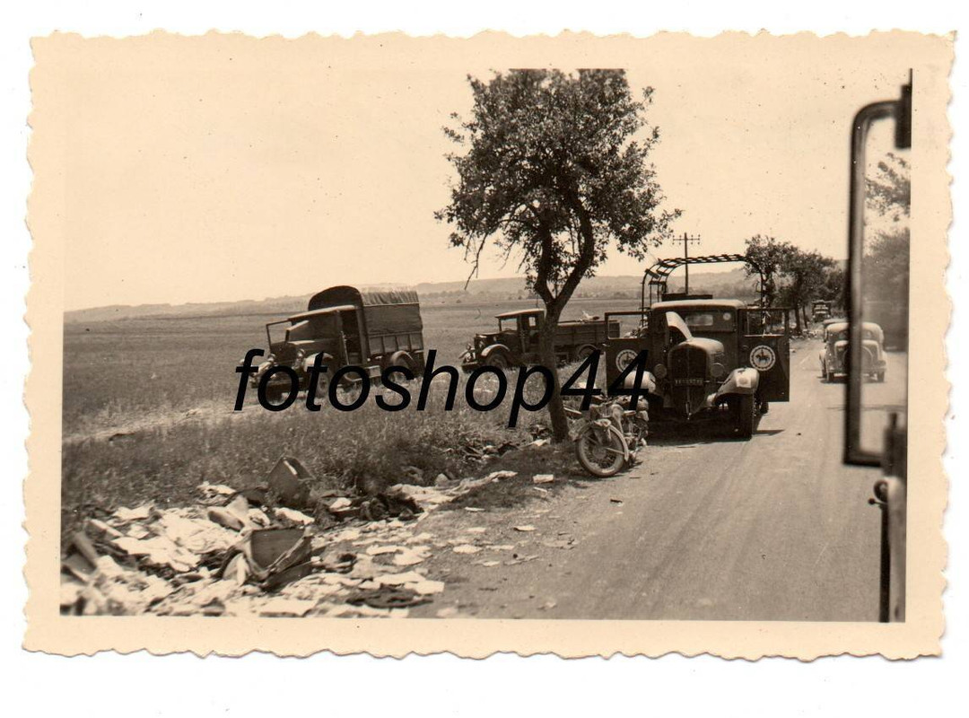 französischer LKW mit Wappen