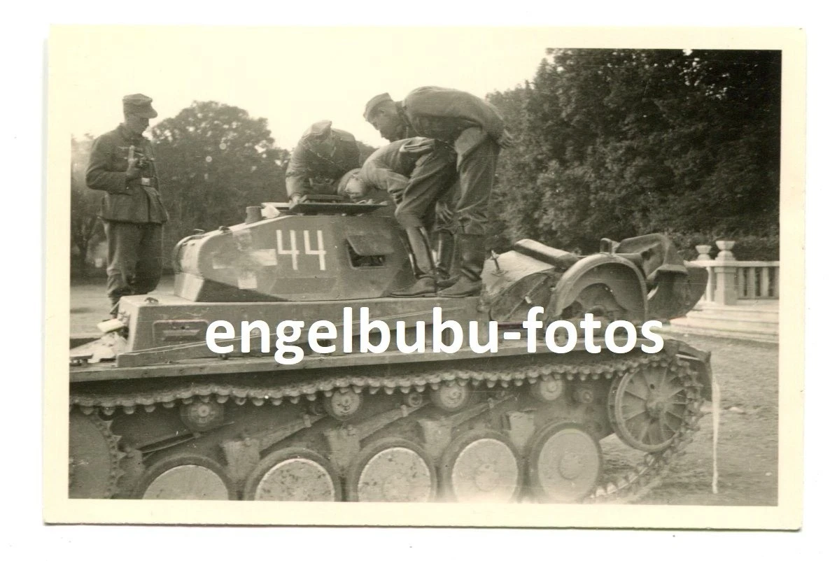 FOTO PANZER Seltener deutscher Panzer II mit Nr 44 TOP Westfront
