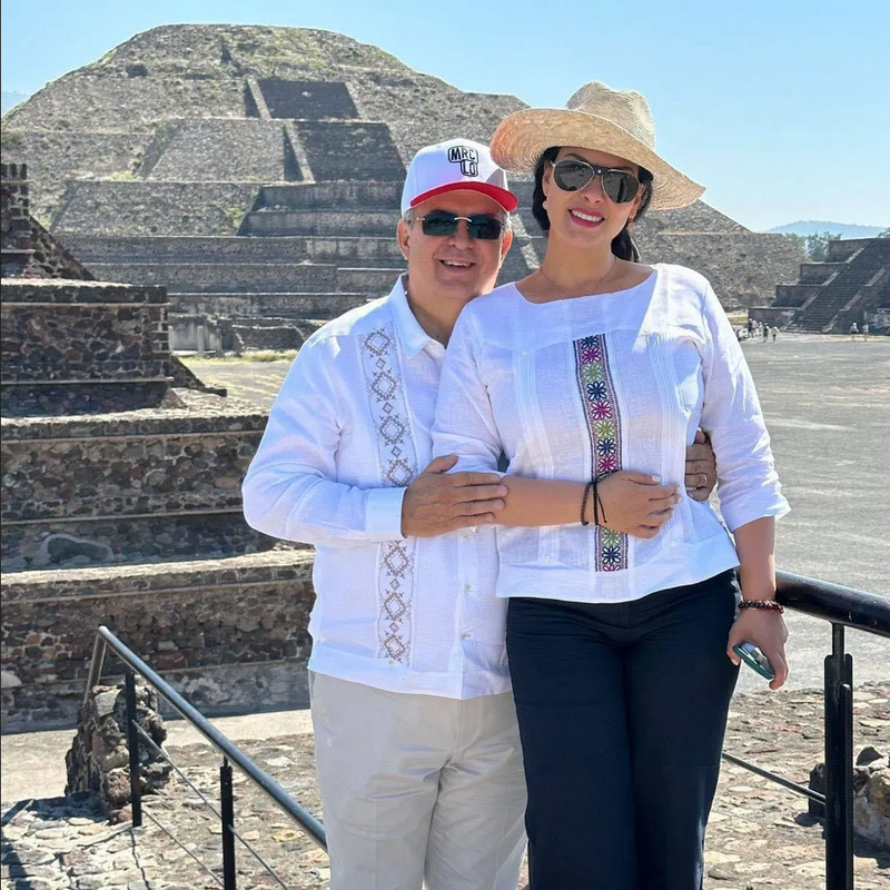 Ebrard vive el Día más feliz del año con su esposa en Teotihuacán